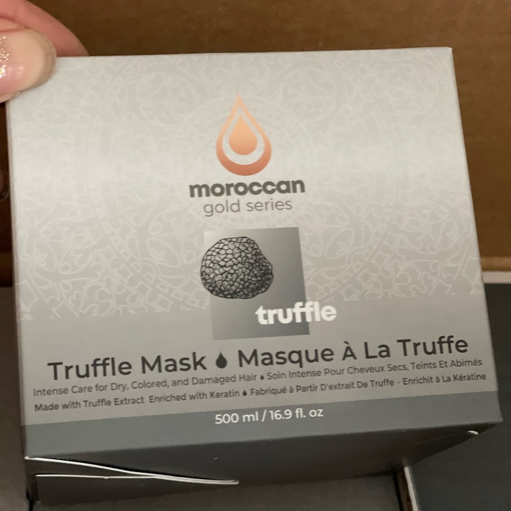 - Moroccan gold series 500 ml.      16.9 oz hair mask